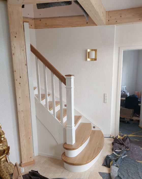 Maßgefertigte Treppen aus Polen